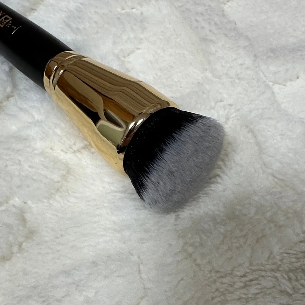 Belle by Kim Gravel Black Handle & Gold Ferrule Kabuki Brush - Picture 3 of 4